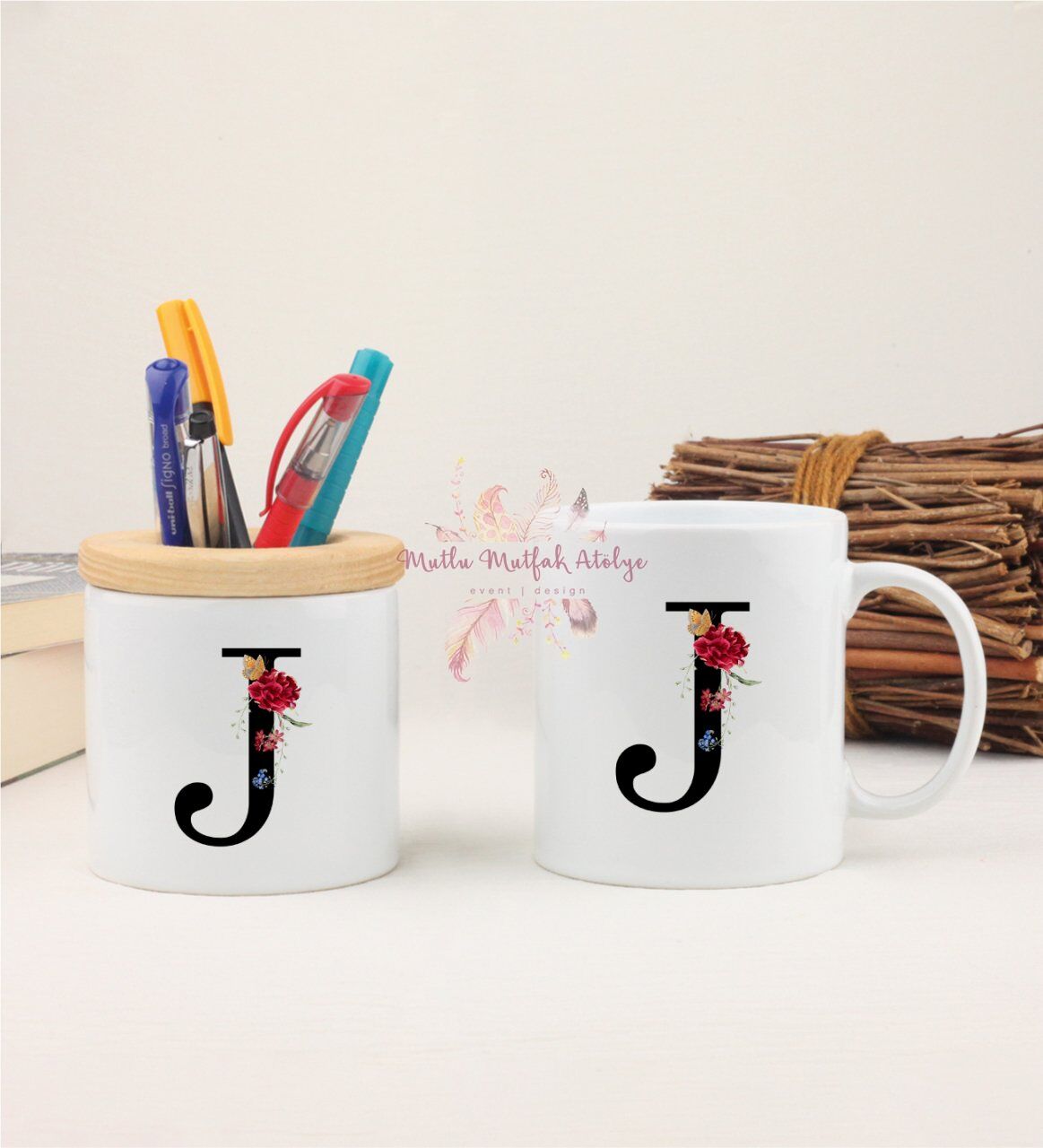 J Harfi Çiçek Desenli Kalemlik ve Kupa Bardak