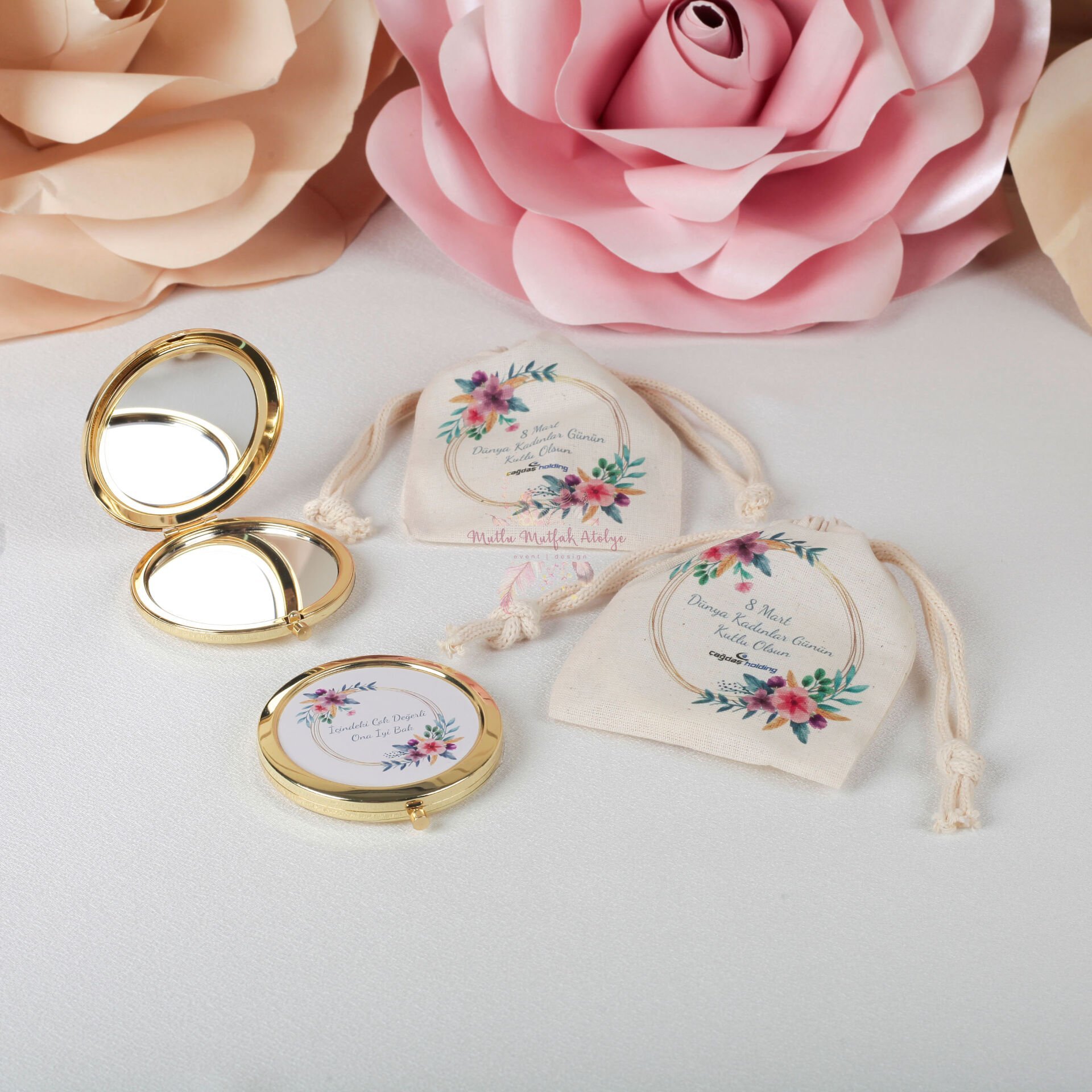 Kadınlar Günü Hediyelik Kese Ve Gold Ayna Seti