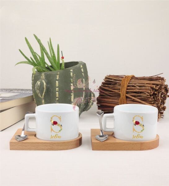 Kişiye Özel Gold Harfli ve İsimli İkili Ahşap Altlıklı Fincan