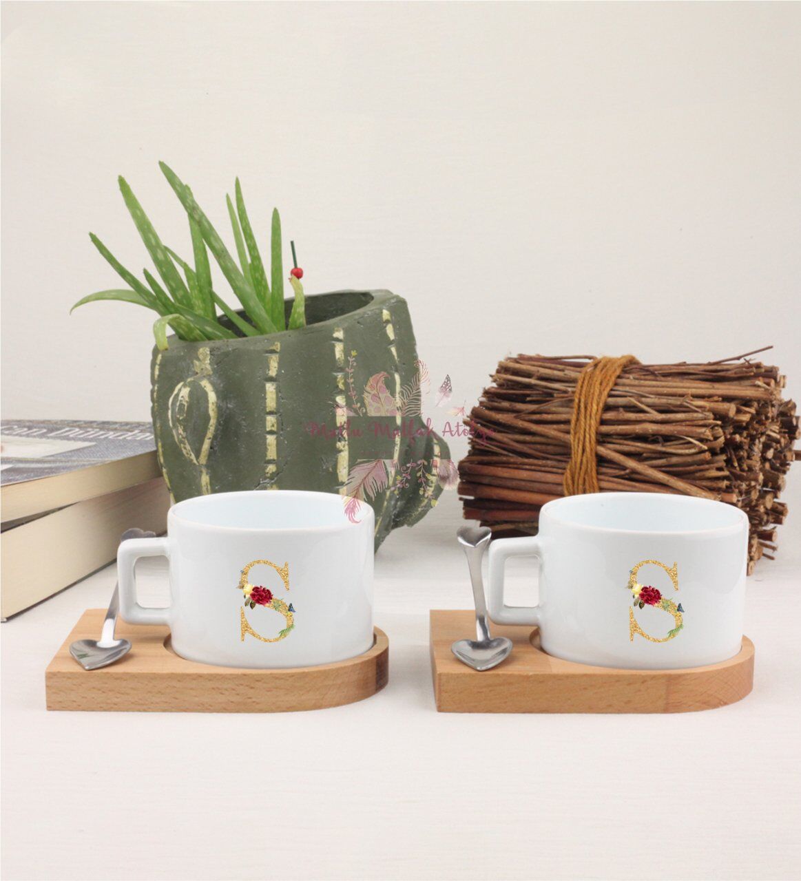 Gold Harfli İkili Ahşap Altlıklı Fincan