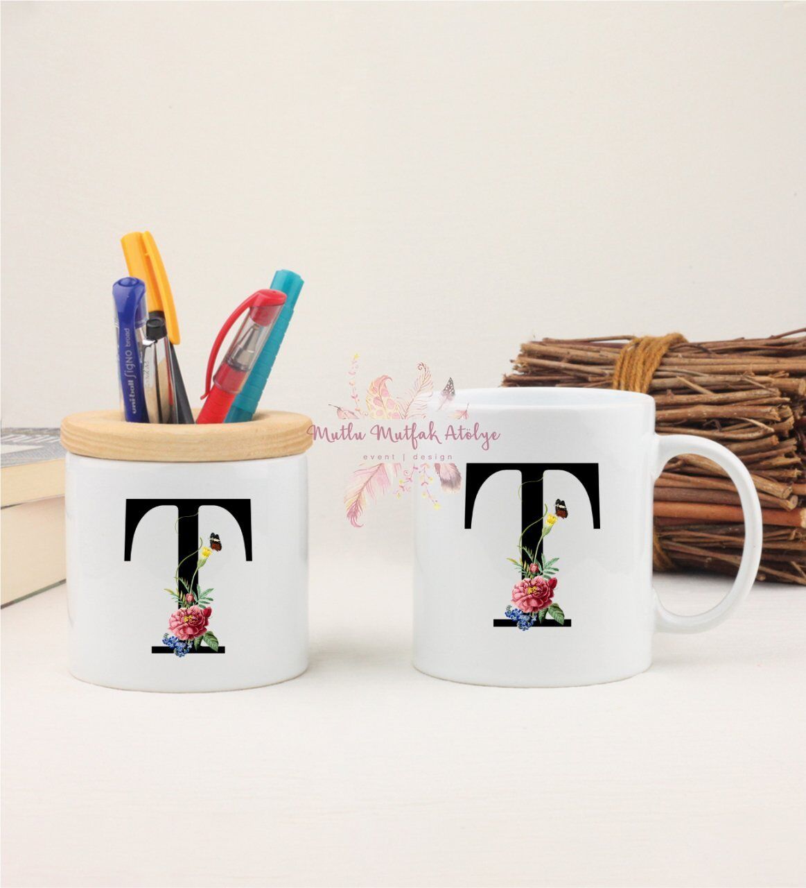 T Harfi Çiçek Desenli Kalemlik ve Kupa Bardak