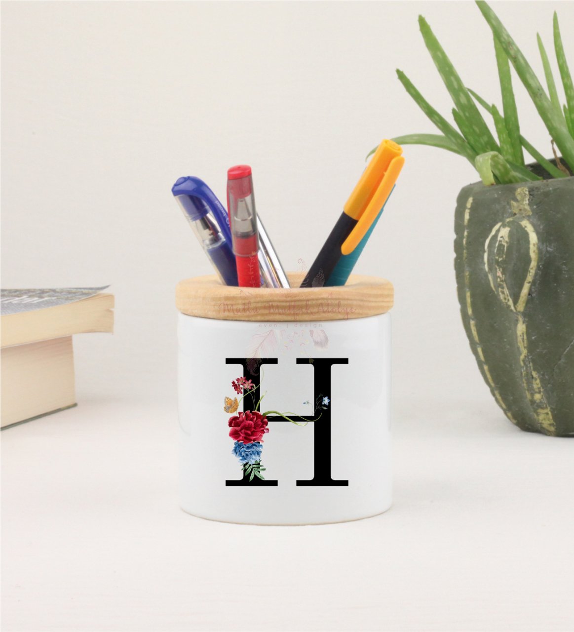 H Harfi Çiçek Desenli Kalemlik