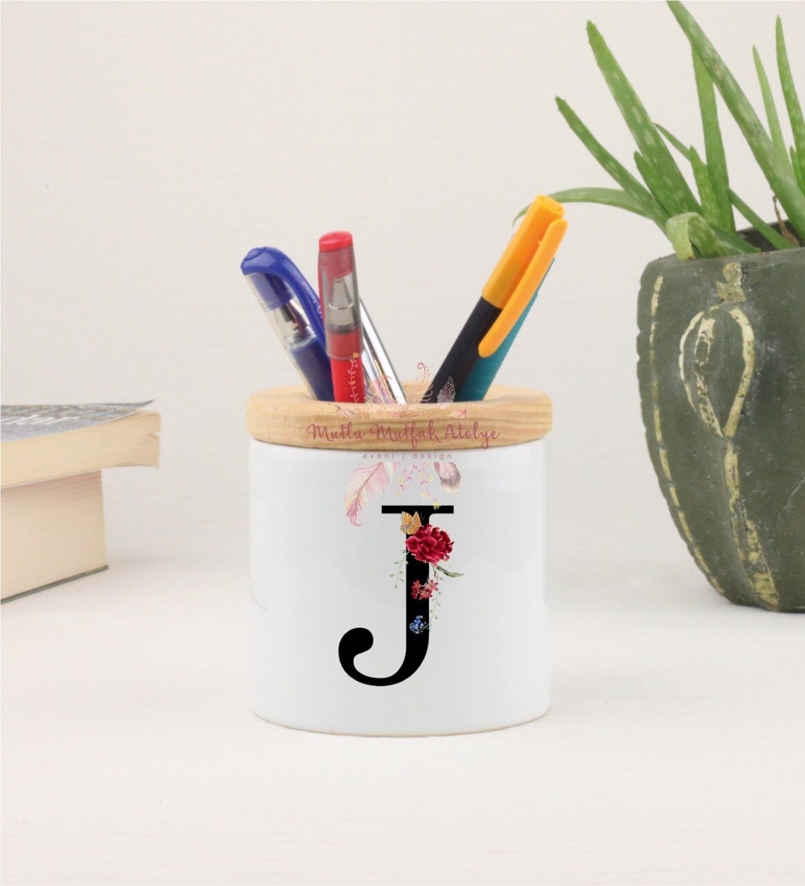 J Harfi Çiçek Desenli Kalemlik