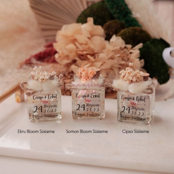 Hediyelik Deniz Kabuklu Çiçekli Kare Şişeli Jel Mum