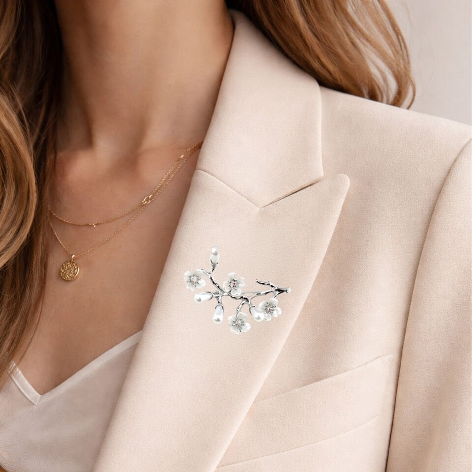 8 Mart Dünya Kadınlar Günü İnci Detaylı Bahar Dalı Broş – Kartlı ve Kutulu Kurumsal Hediye