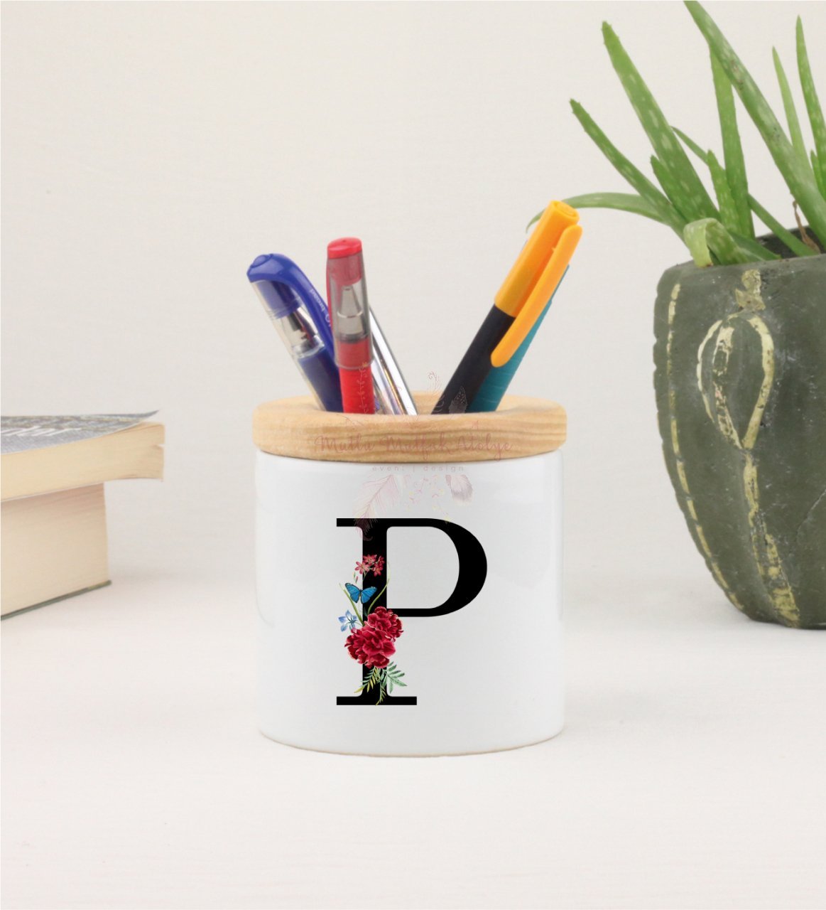 P Harfi Çiçek Desenli Kalemlik