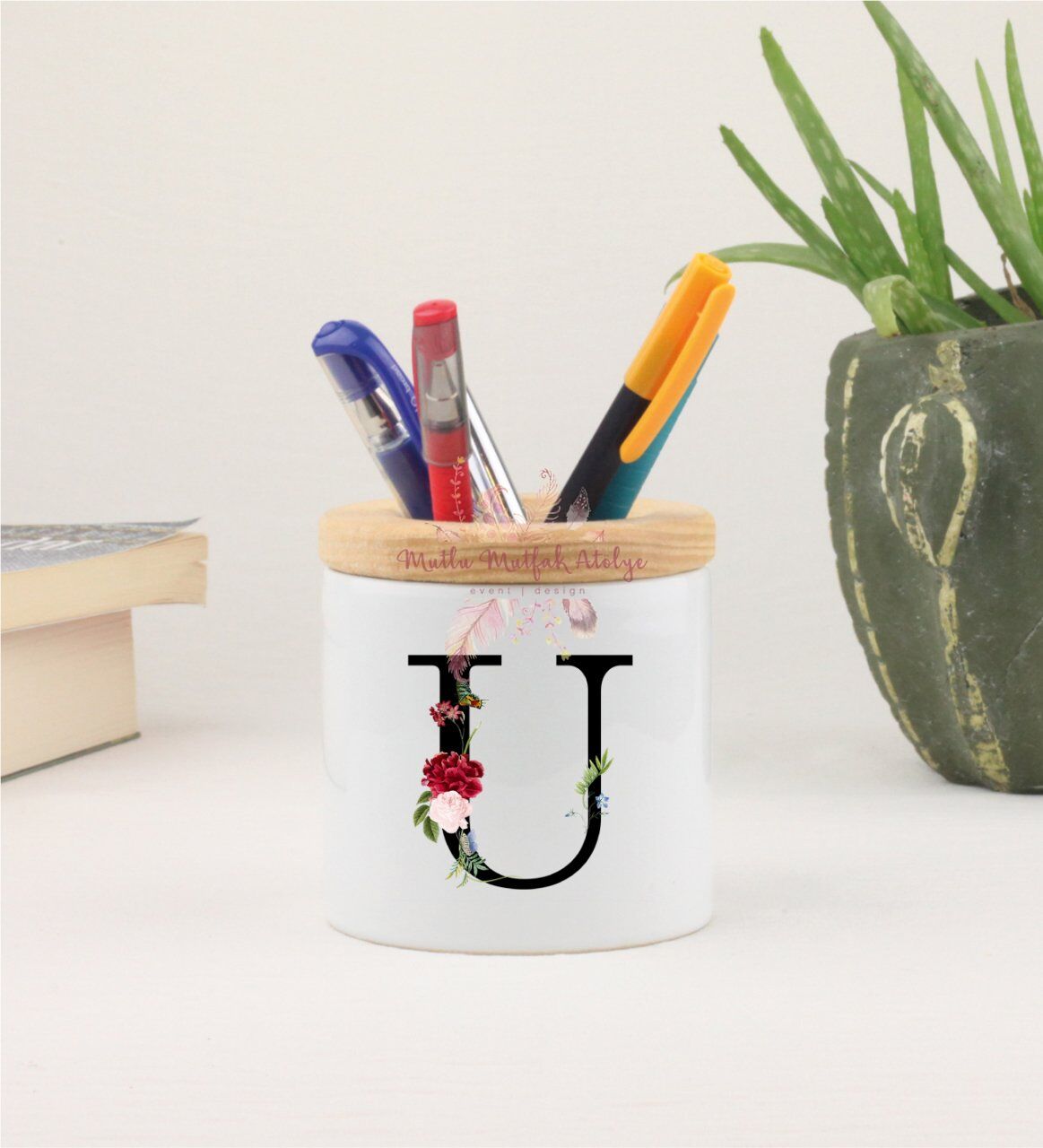 U Harfi Çiçek Desenli Kalemlik