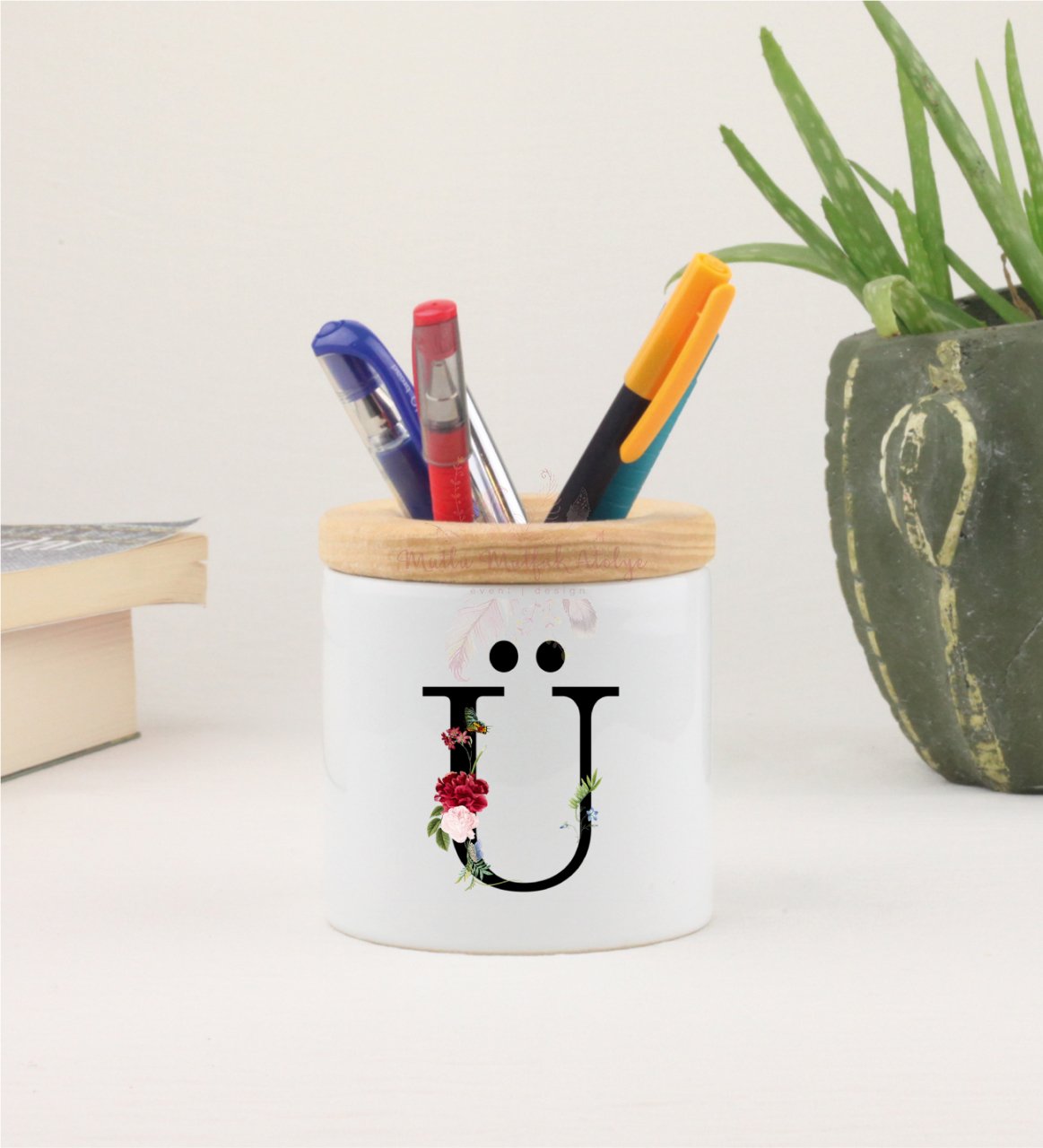 Ü Harfi Çiçek Desenli Kalemlik