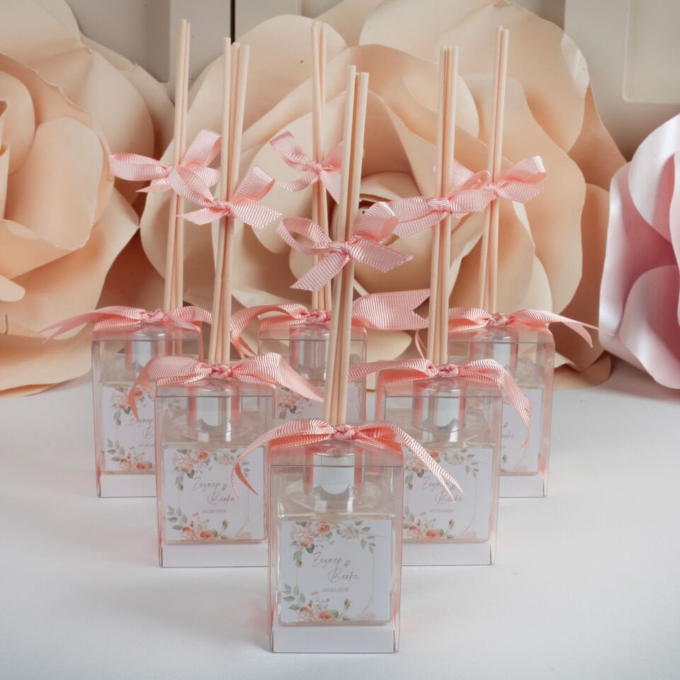 Kişiye Özel Tasarım Hediyelik Oda Kokusu - Somon Kurdeleli ve Çiçek Desenli (Nişan, Düğün, Söz Hatırası)