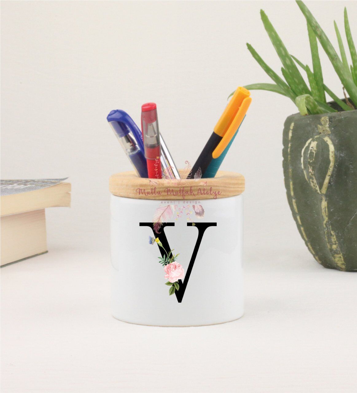 V Harfi Çiçek Desenli Kalemlik