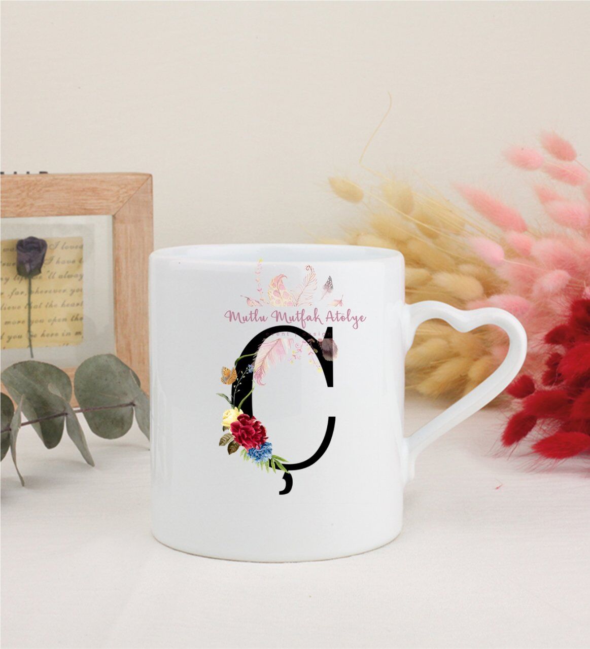 Ç Harfi Çiçek Desenli Beyaz Kalpli Kupa Bardak
