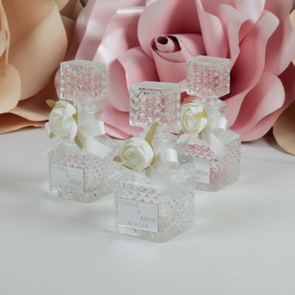 Kişiye Özel İsimli Kristal Cam Şişe Kolonya - 50 ml Eyüp Sabri Tuncer - Söz, Nişan ve Nikah Hediyeliği