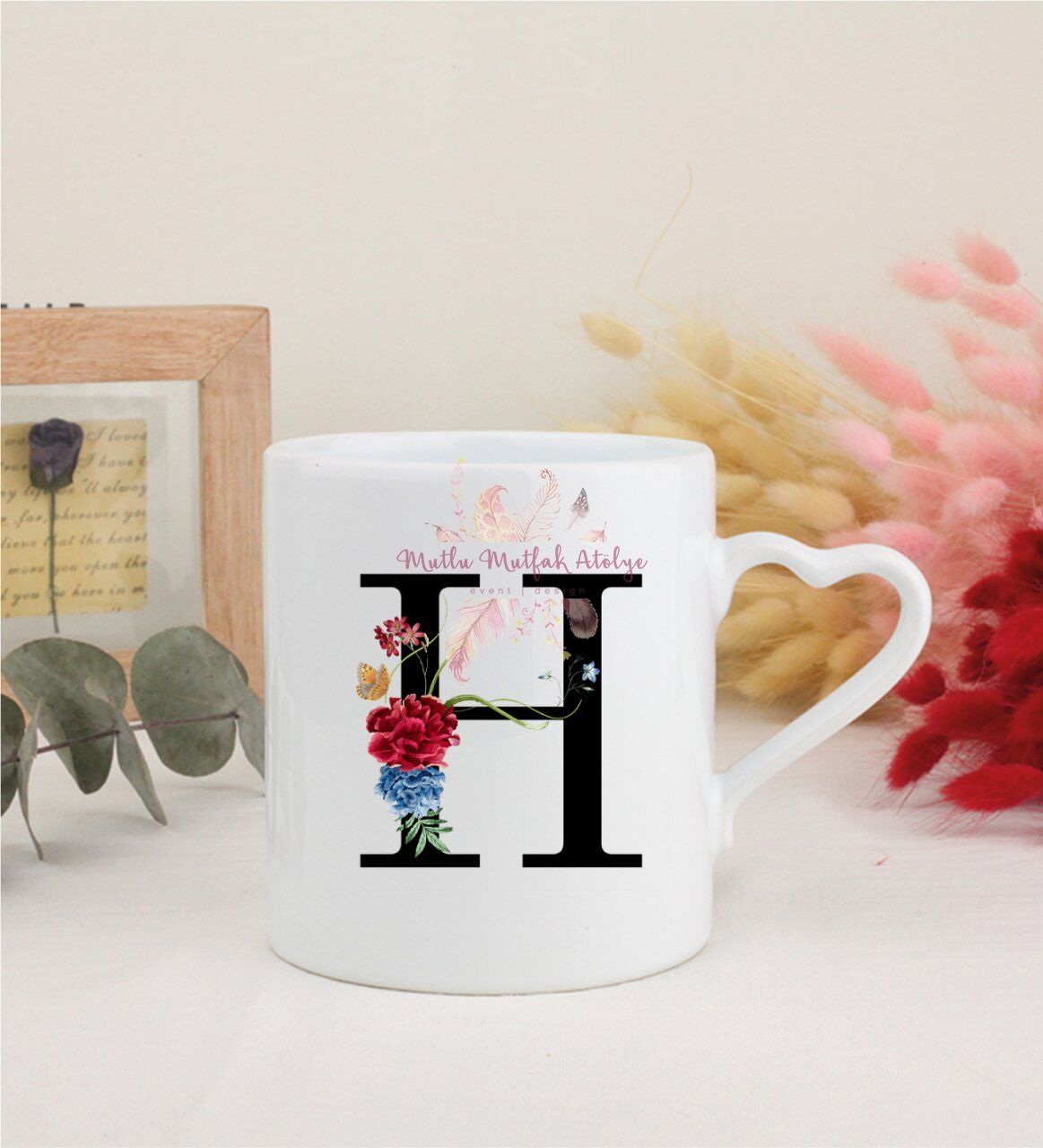 H Harfi Çiçek Desenli Beyaz Kalpli Kupa Bardak
