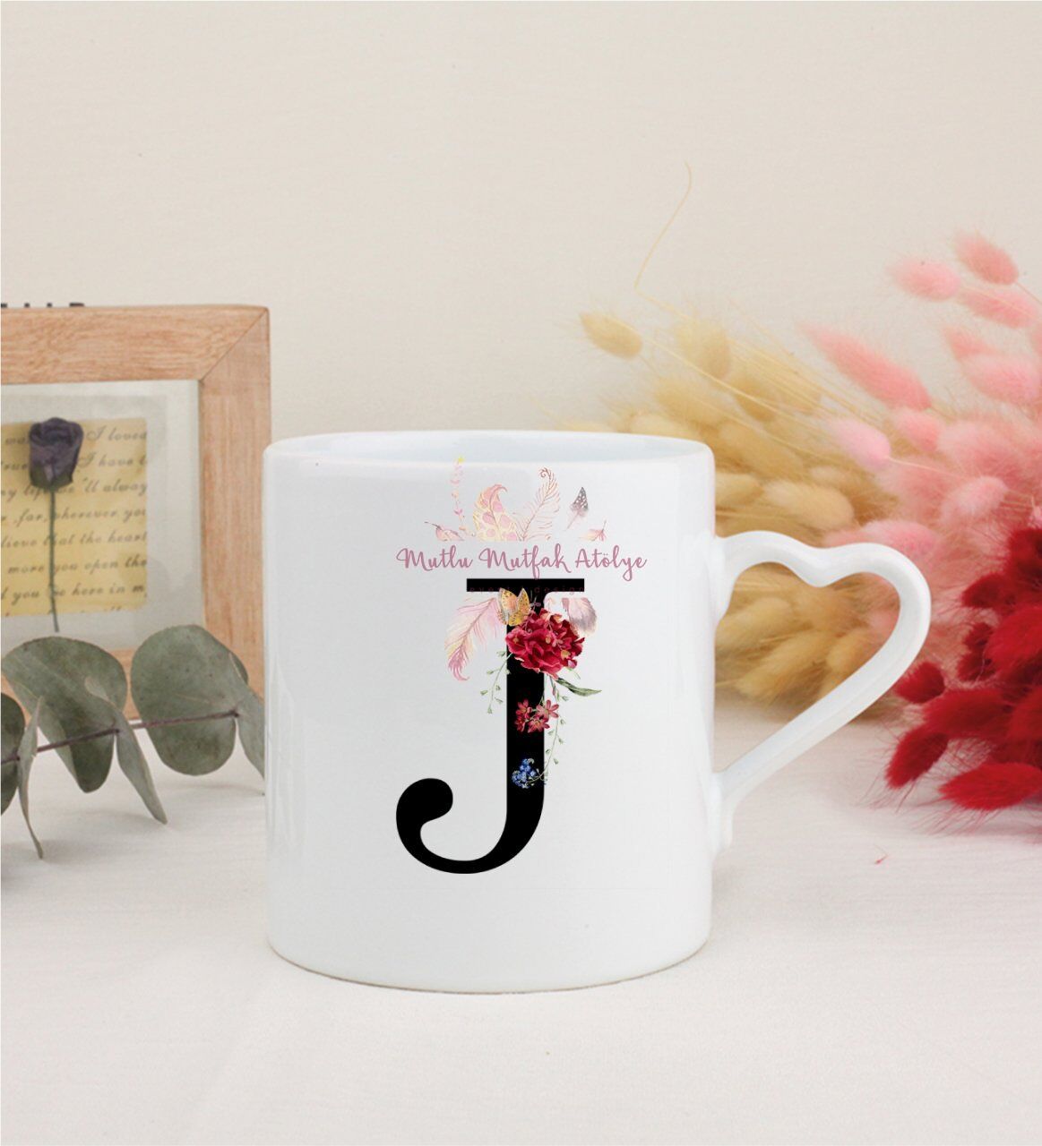J Harfi Çiçek Desenli Beyaz Kalpli Kupa Bardak