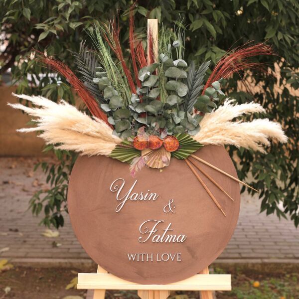 Çiçekli Ahşap Karşılama Panosu Krem Renk Palmiye