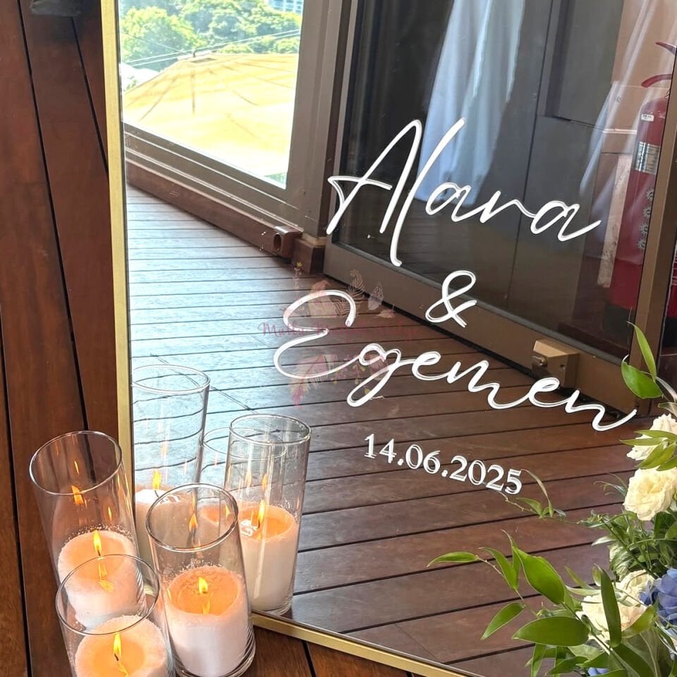 Düğün Nişan Karşılama Panosu Ayna Yazısı - Kişiye Özel İsimli Folyo Sticker