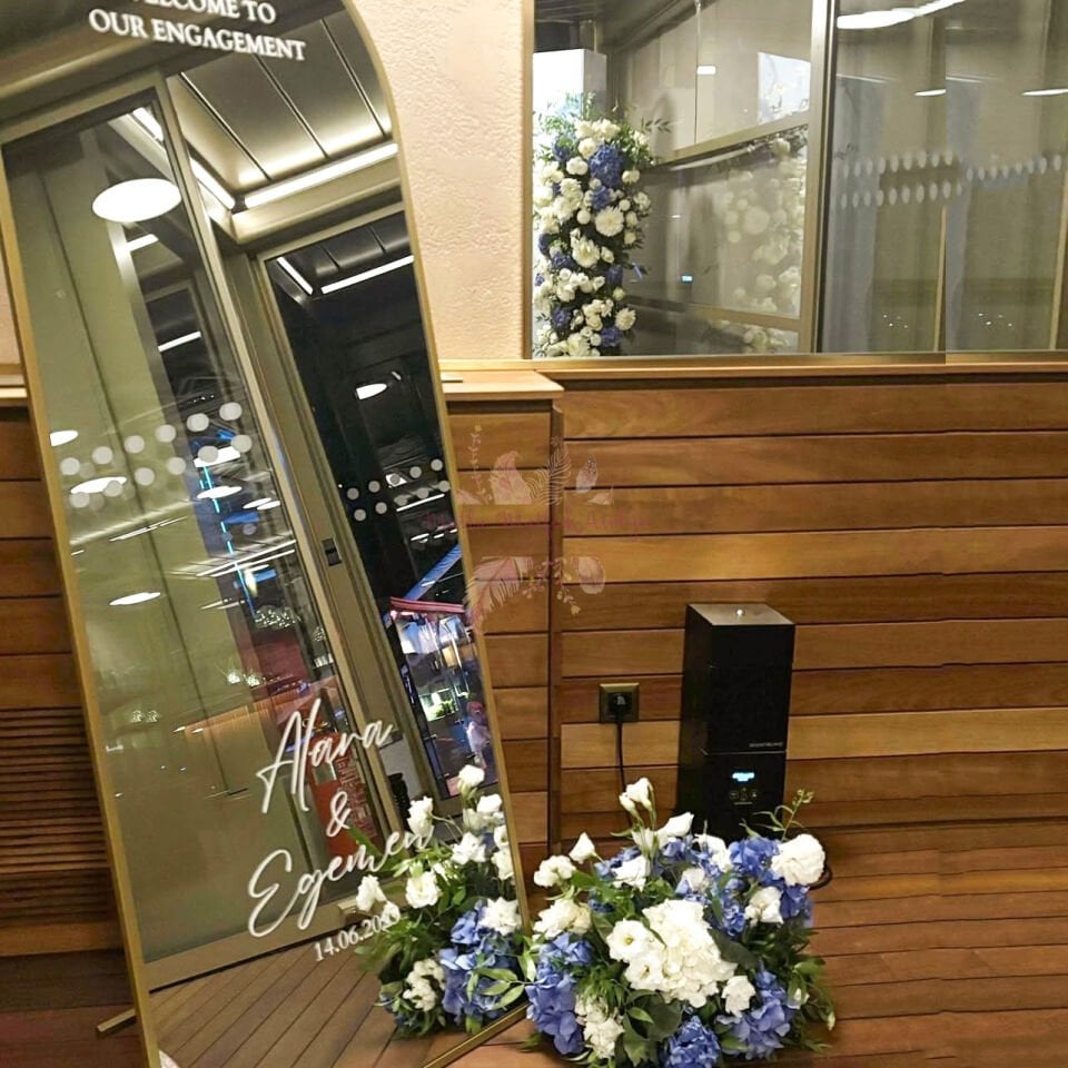 Düğün Nişan Karşılama Panosu Ayna Yazısı - Kişiye Özel İsimli Folyo Sticker