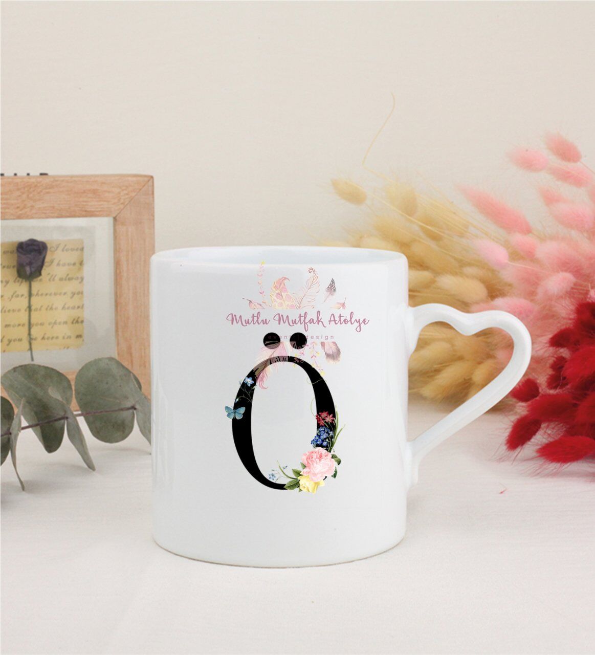 Ö Harfi Çiçek Desenli Beyaz Kalpli Kupa Bardak