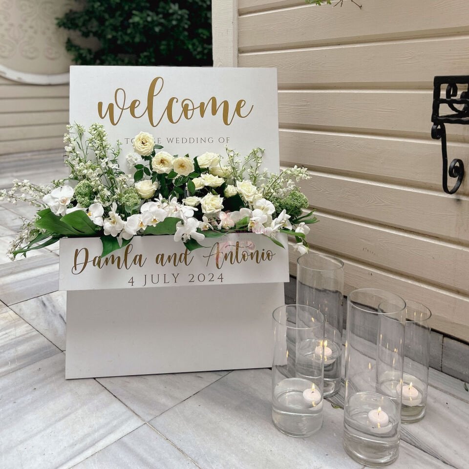 Kişiye Özel Ahşap Karşılama Panosu - 70x100cm Üçgen Form (Düğün & Nişan İçin)