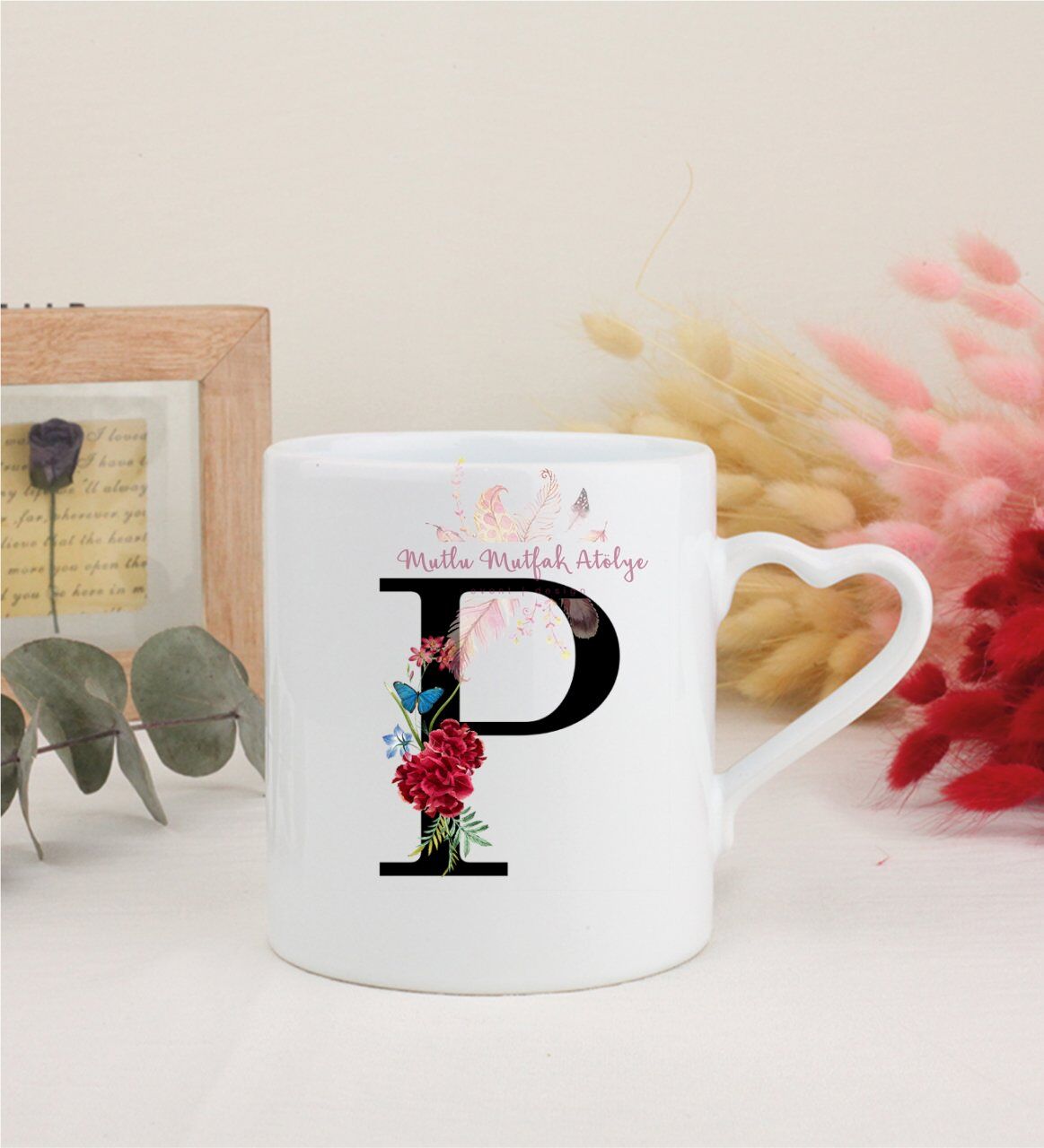 P Harfi Çiçek Desenli Beyaz Kalpli Kupa Bardak