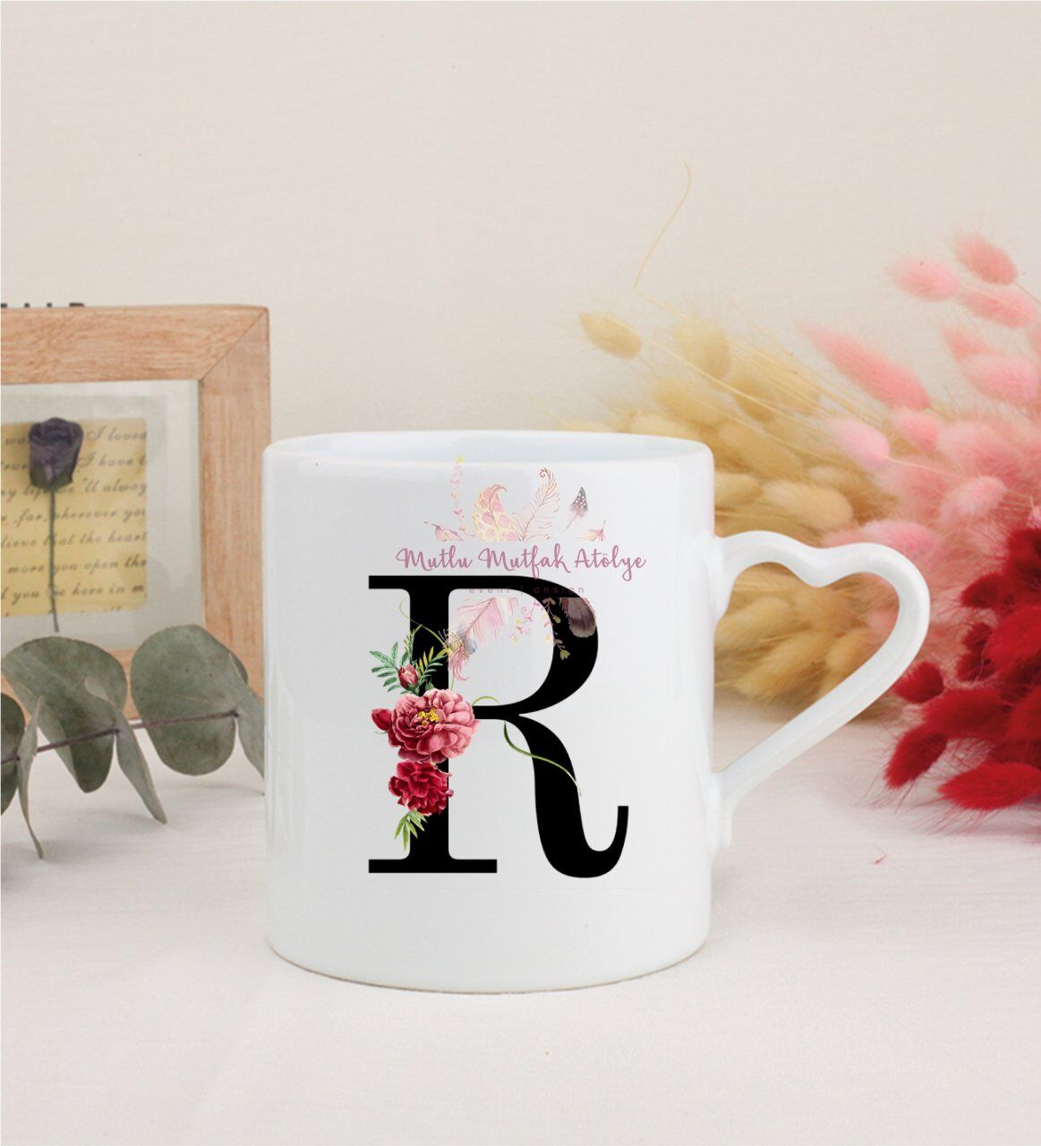 R Harfi Çiçek Desenli Beyaz Kalpli Kupa Bardak