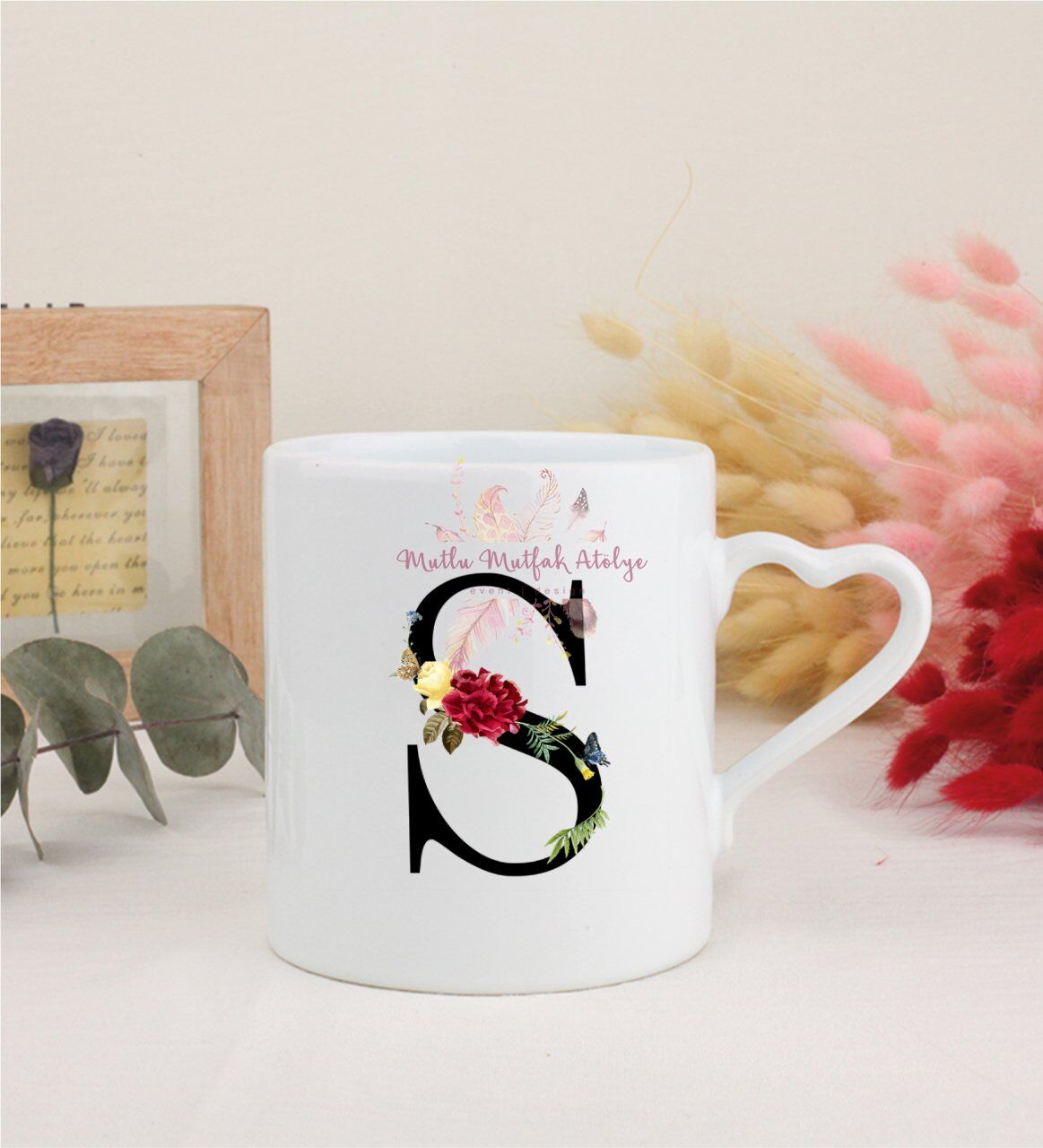 S Harfi Çiçek Desenli Beyaz Kalpli Kupa Bardak