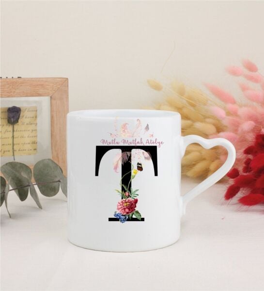 T Harfi Çiçek Desenli Beyaz Kalpli Kupa Bardak