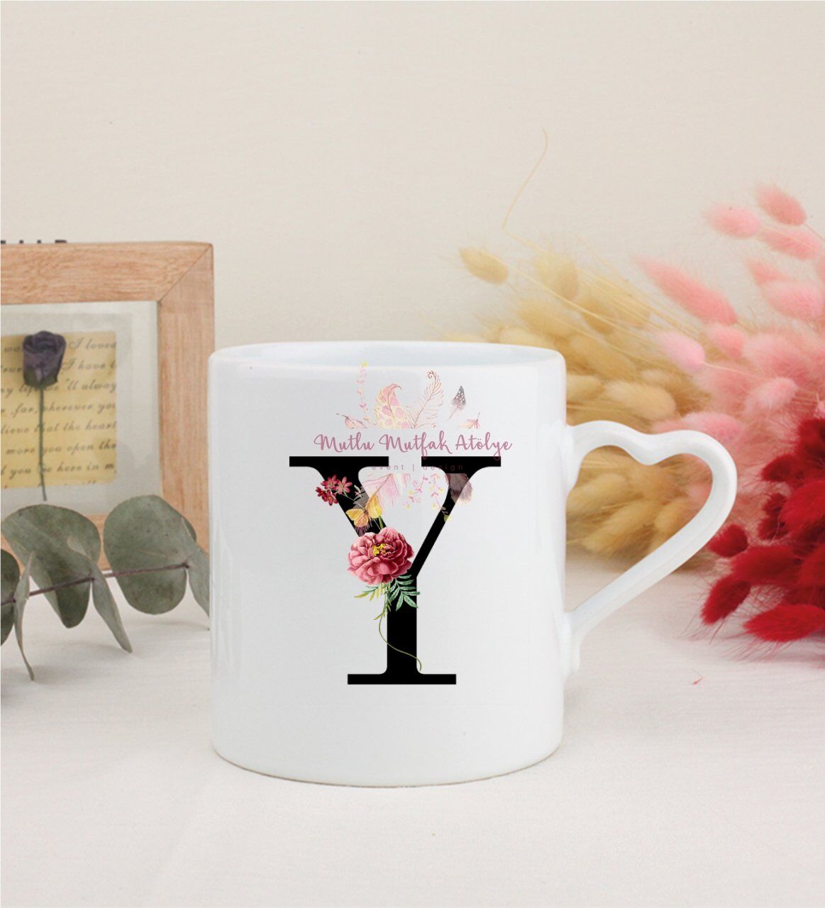Y Harfi Çiçek Desenli Beyaz Kalpli Kupa Bardak