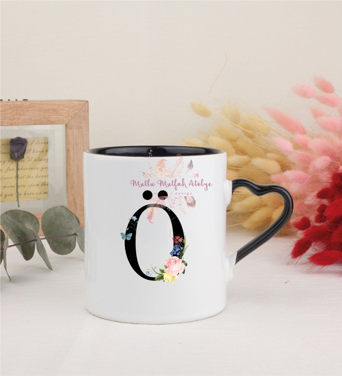 Ö Harfi Çiçek Desenli Siyah Kalpli Kupa Bardak