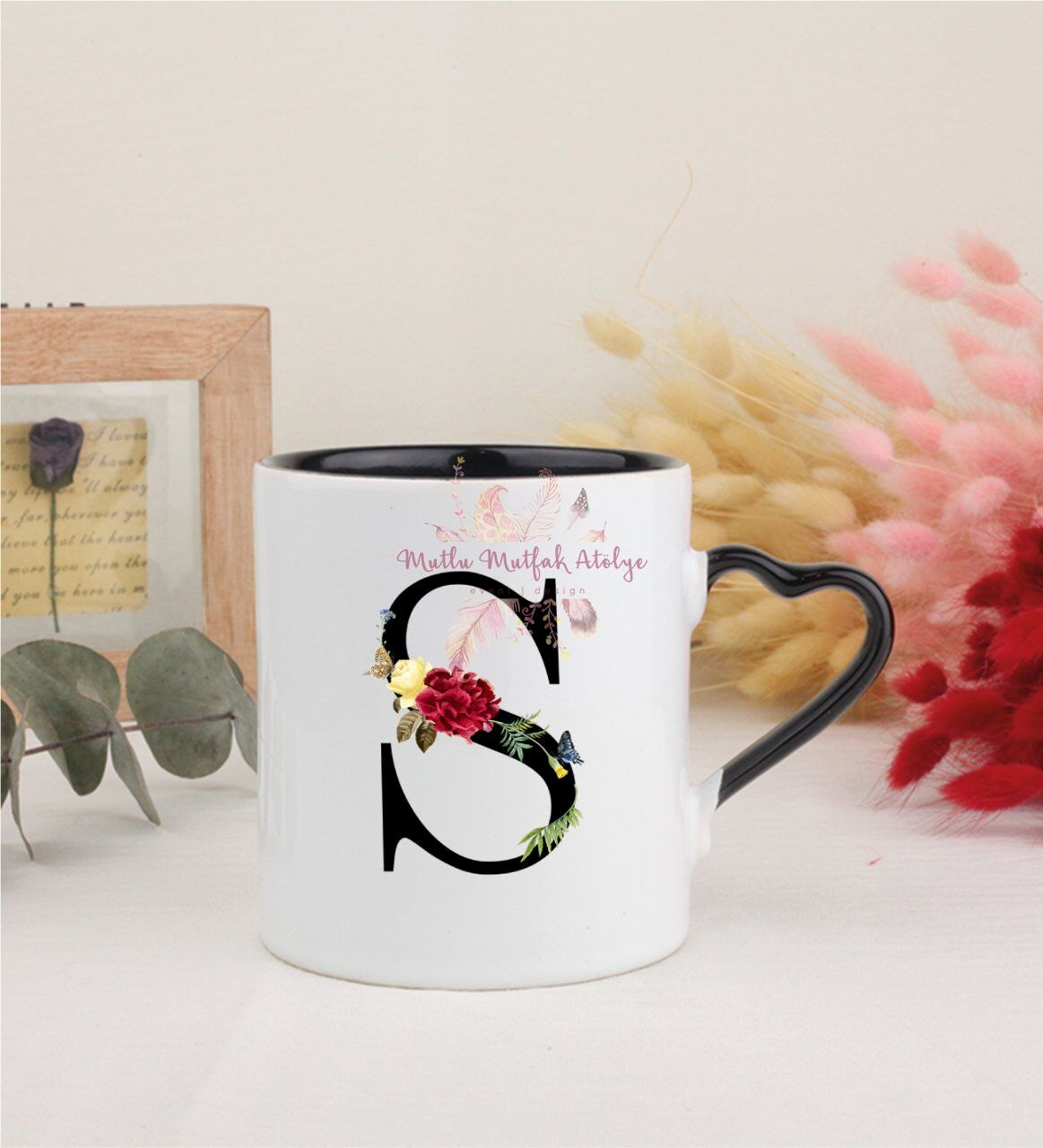 S Harfi Çiçek Desenli Siyah Kalpli Kupa Bardak