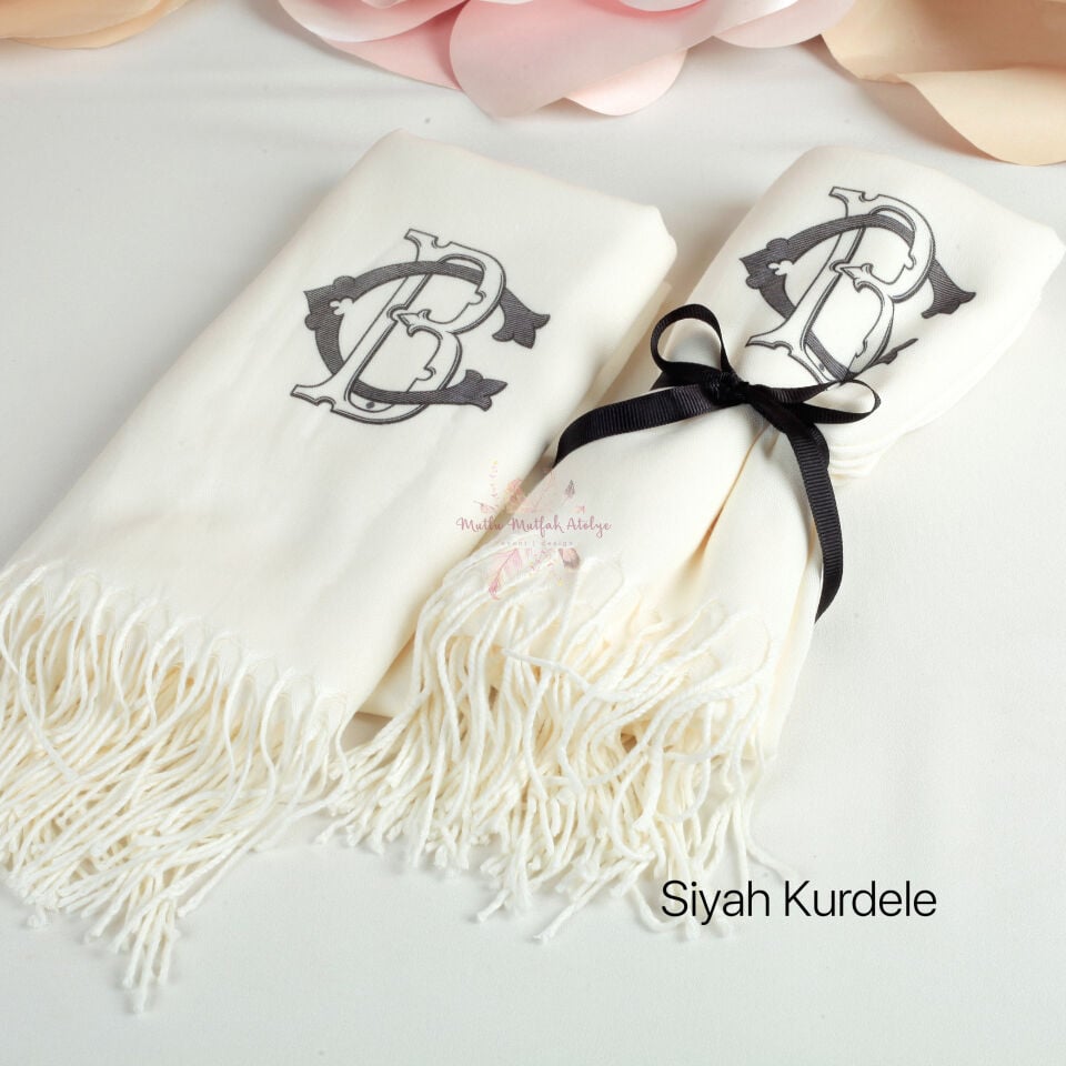 Kişiye Özel Baskılı Şal – İsimli & Harfli Hediyelik Şal | Düğün, Nişan, Söz ve Baby Shower