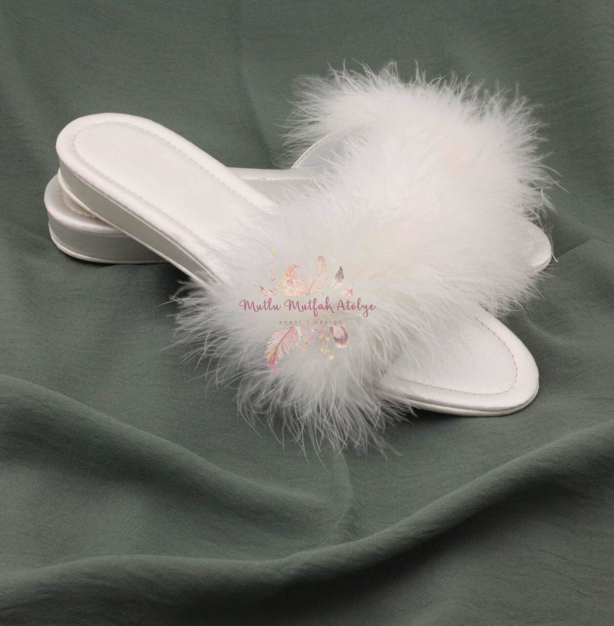 Beyaz Tüylü Gelin Terliği 39