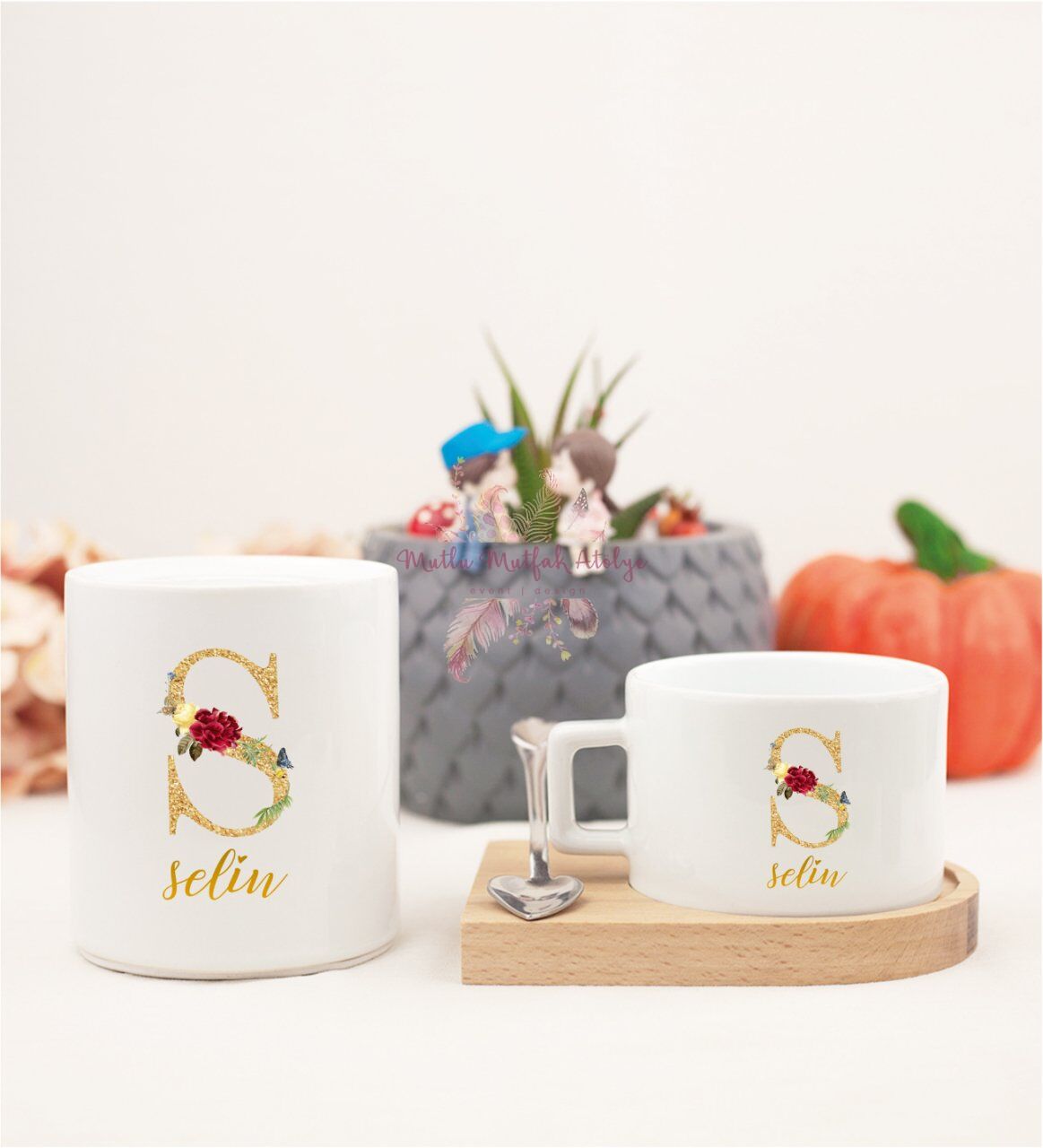 Kişiye Özel Gold Harfli ve İsimli Ahşap Altlıklı Fincan ve Kumbara