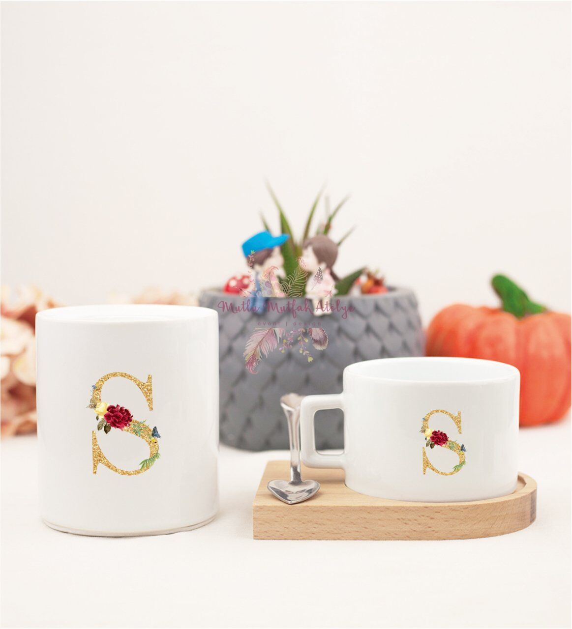 Gold Harfli Ahşap Altlıklı Fincan ve Kumbara