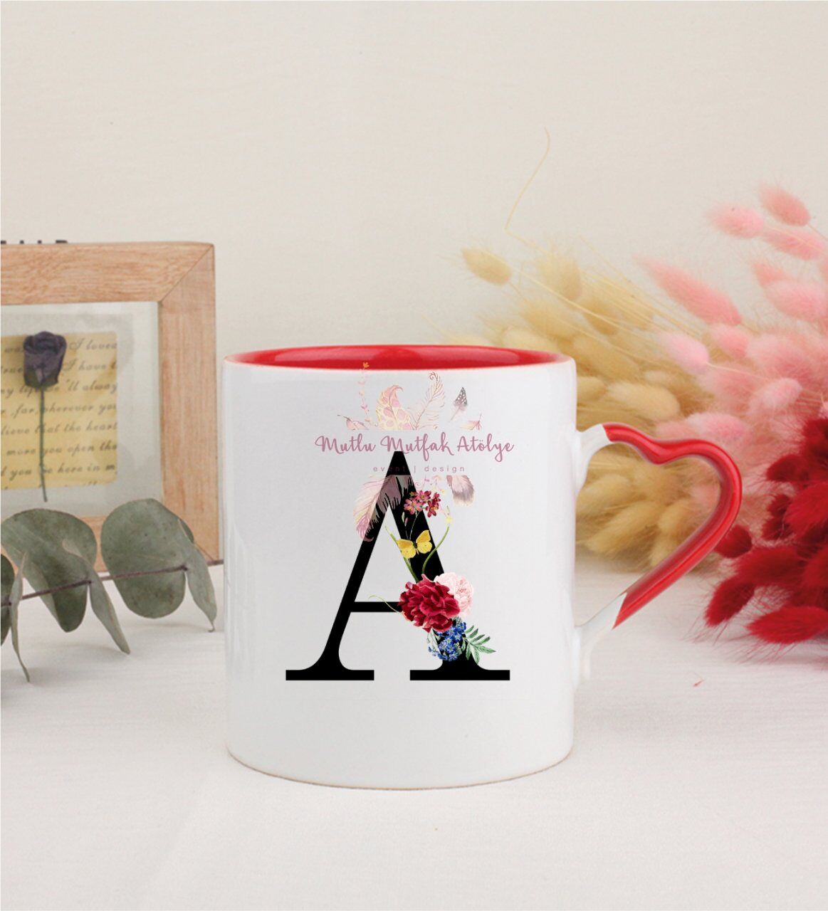 A Harfi Çiçek DesenliKırmızı Kalpli Kupa Bardak