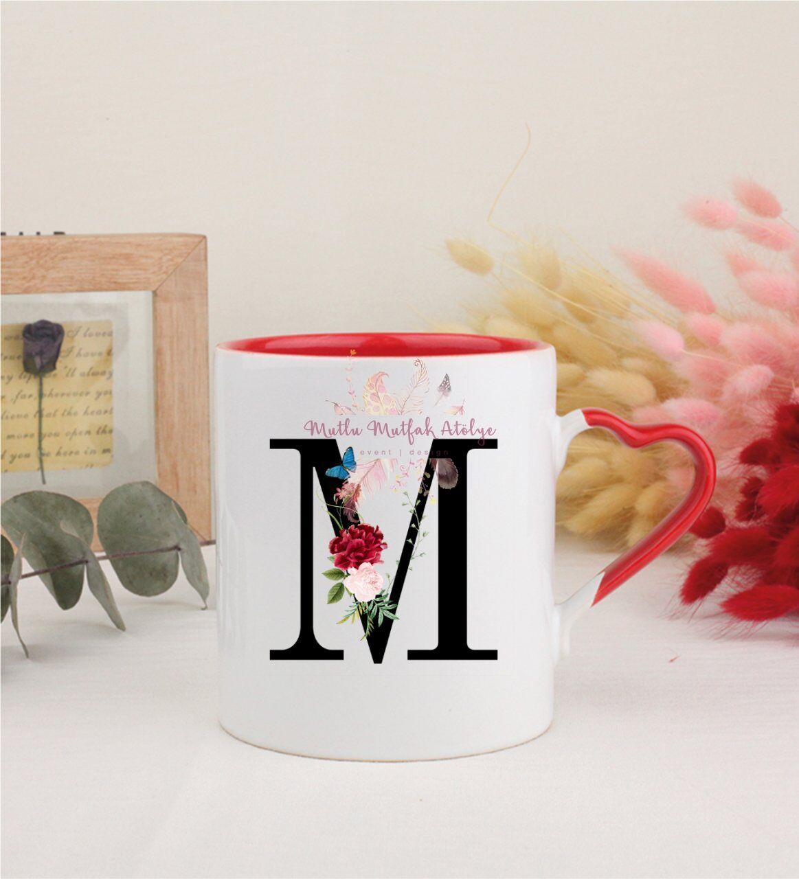 M Harfi Çiçek Desenli Kırmızı Kalpli Kupa Bardak