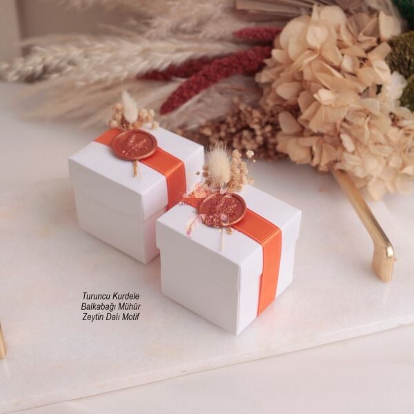 Hediyelik Mühürlü Çiçekli Kutulu Mum