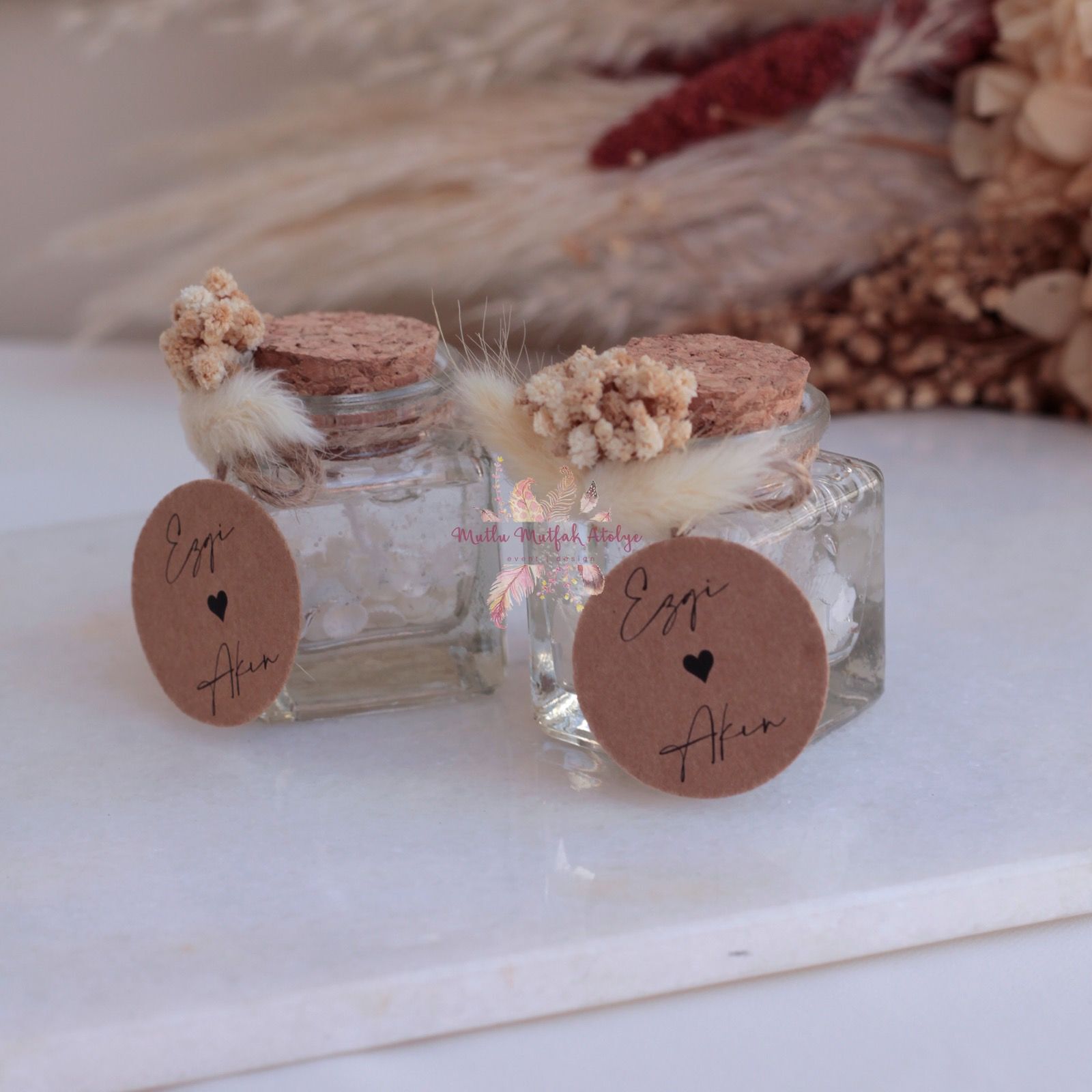 Hediyelik Deniz Kabuklu Çiçekli Kare Şişeli Jel Mum