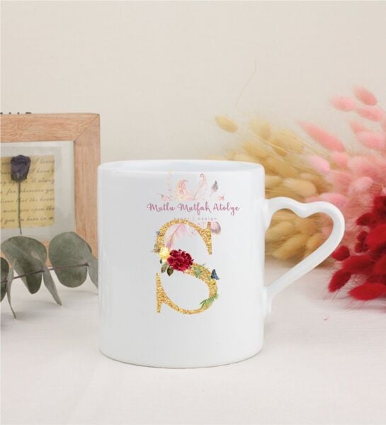 Gold Harfli Beyaz Kalpli Kupa Bardak