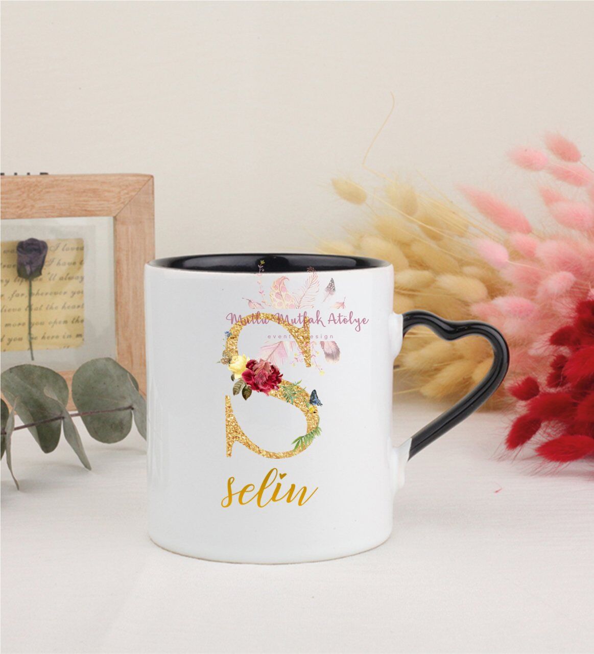 Kişiye Özel Gold Harfli ve İsimli Siyah Kalpli Kupa Bardak