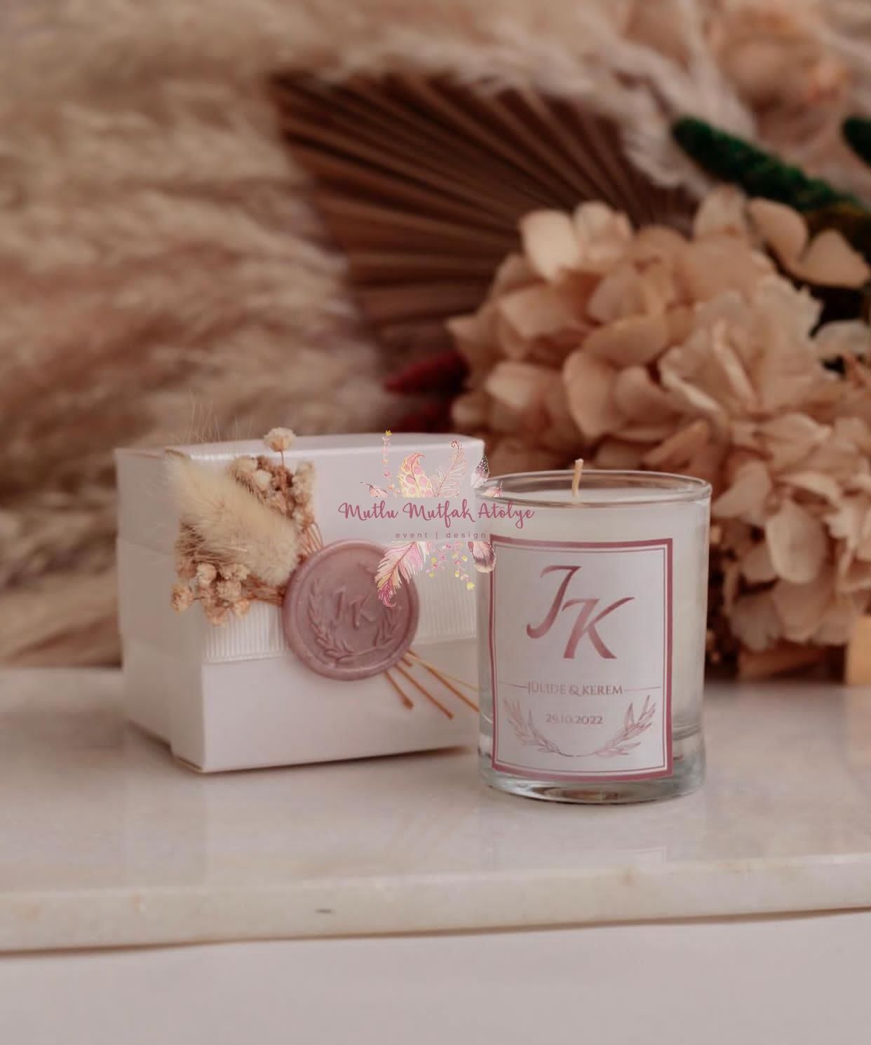 Hediyelik Mühürlü Çiçekli Kutulu Mum