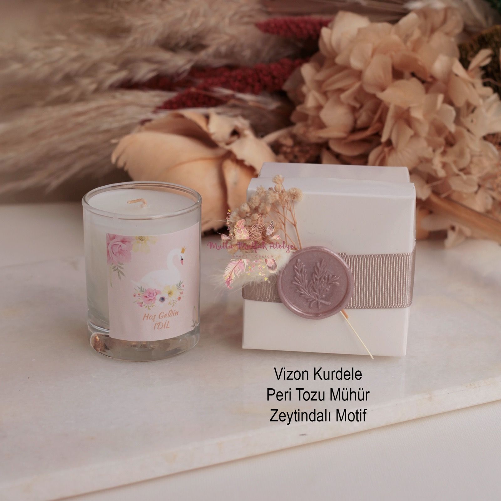 Hediyelik Mühürlü Çiçekli Kutulu Mum