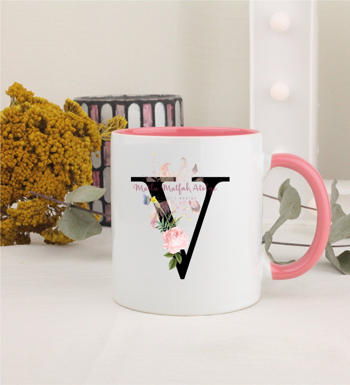 V Harfi Çiçek Desenli Pembe Kupa Bardak