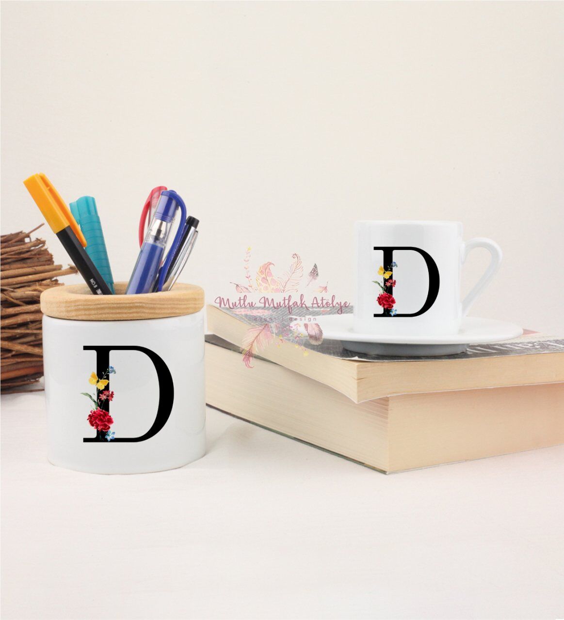 D Harfi Çiçek Desenli Kalemlik ve Türk Kahvesi Fincanı