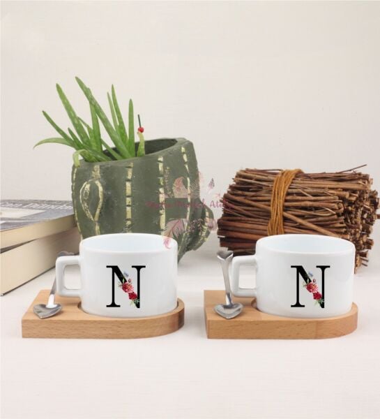 N Harfi Çiçek Desenli İkili Ahşap Altlıklı Fincan
