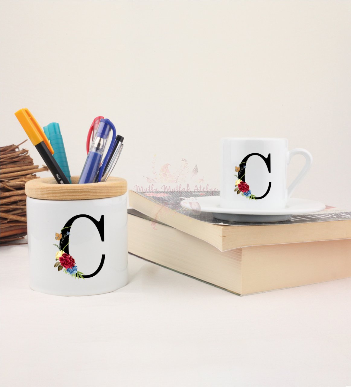 C Harfi Çiçek DesenliKalemlik ve Türk Kahvesi Fincanı