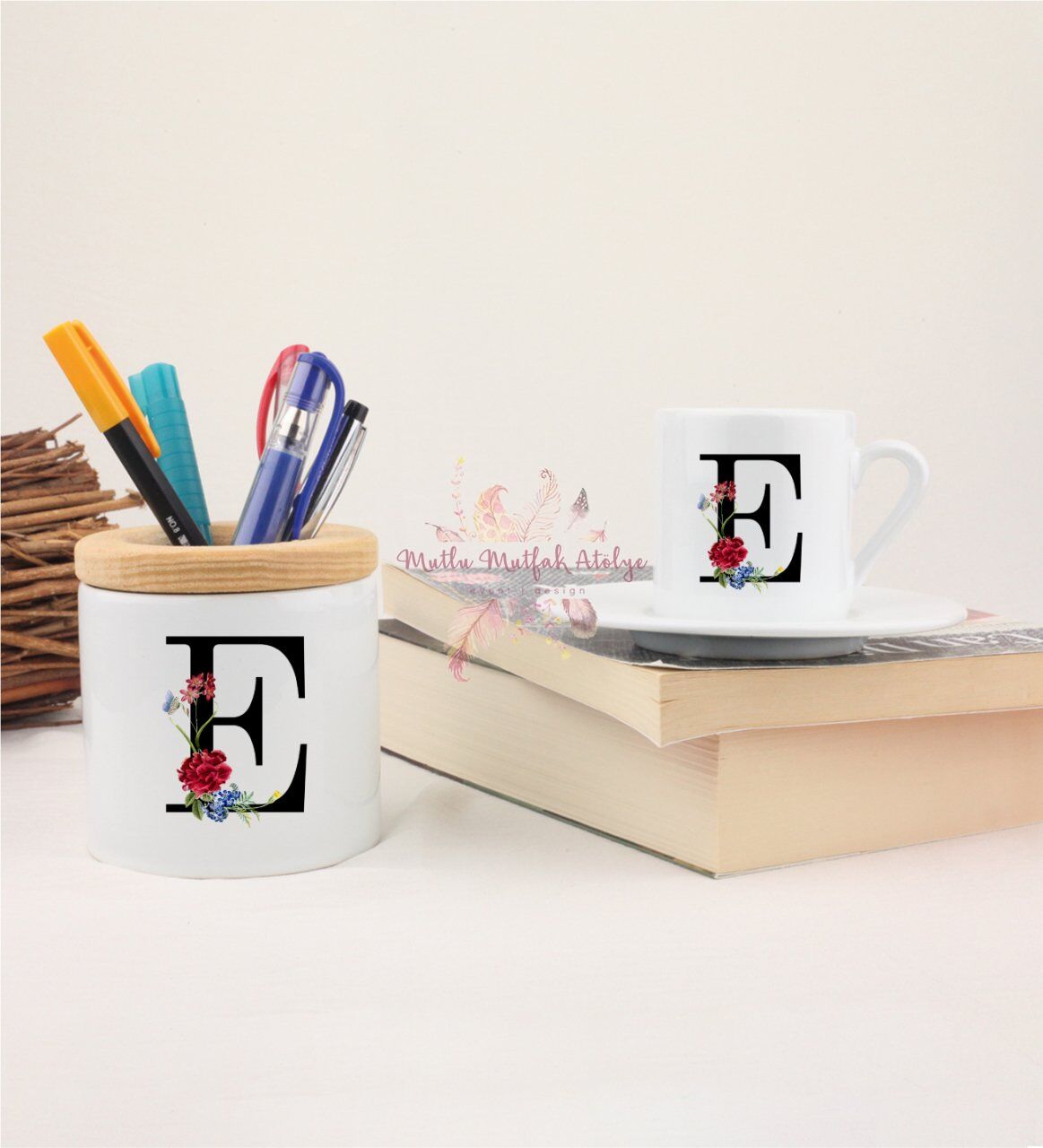 E Harfi Çiçek Desenli Kalemlik ve Türk Kahvesi Fincanı