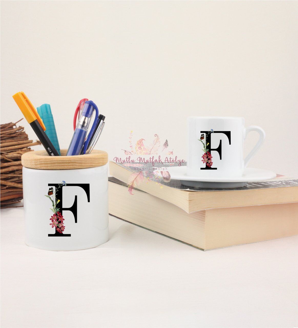 F Harfi Çiçek Desenli Kalemlik ve Türk Kahvesi Fincanı