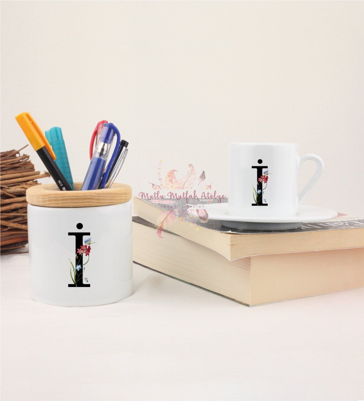 İ Harfi Çiçek Desenli Kalemlik ve Türk Kahvesi Fincanı
