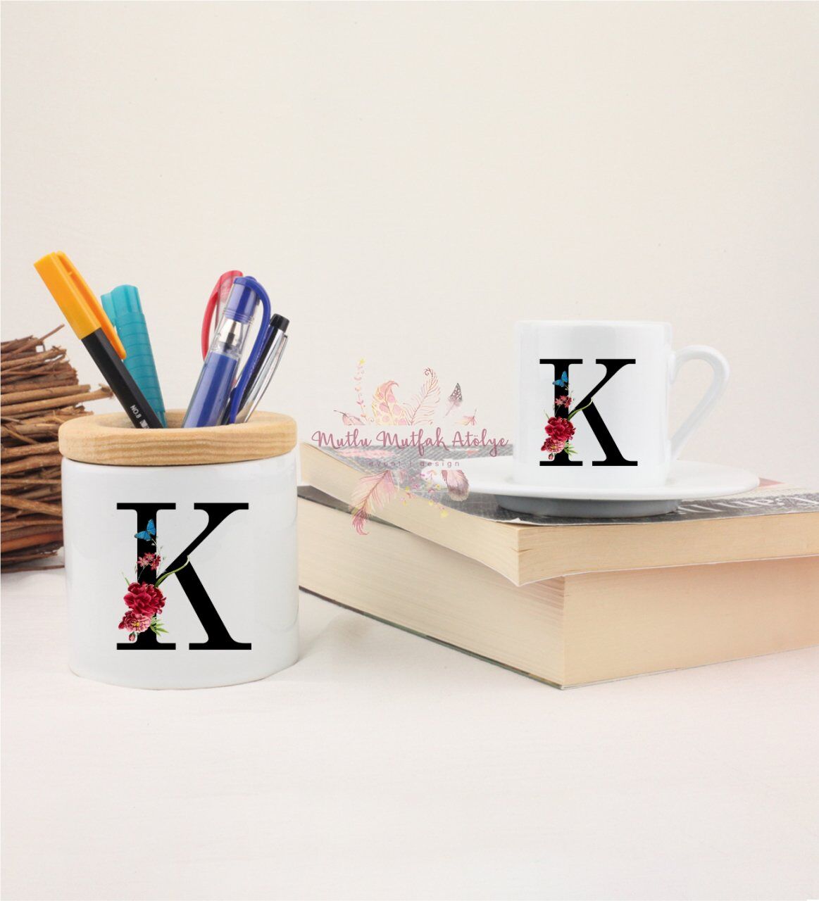 K Harfi Çiçek Desenli Kalemlik ve Türk Kahvesi Fincanı